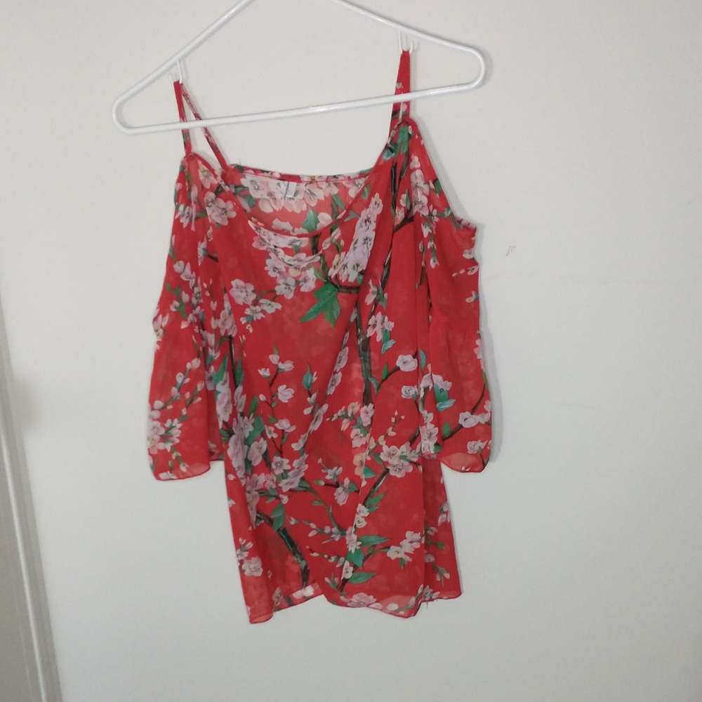 Women's Red open/off the shoulder floral printed blouse - Picture 4 of 6